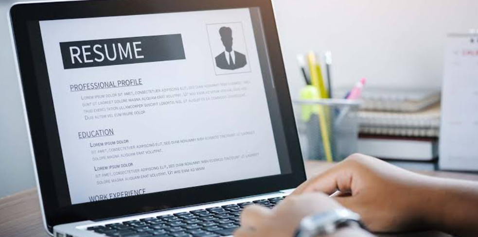 Best Resume Builders of 2026: Top Platforms for Clean, Minimalist Resume Design